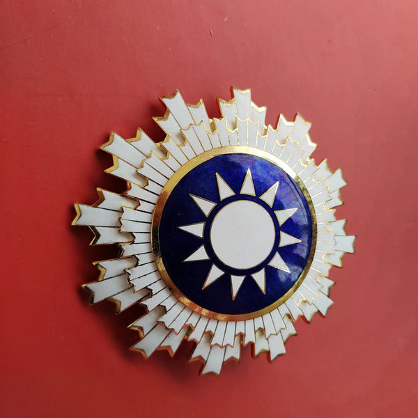 Chinese CHINA-REPUBLIC Order of Blue Sky and White Sun Breast star Badge 1945 WW2 Replica copy
