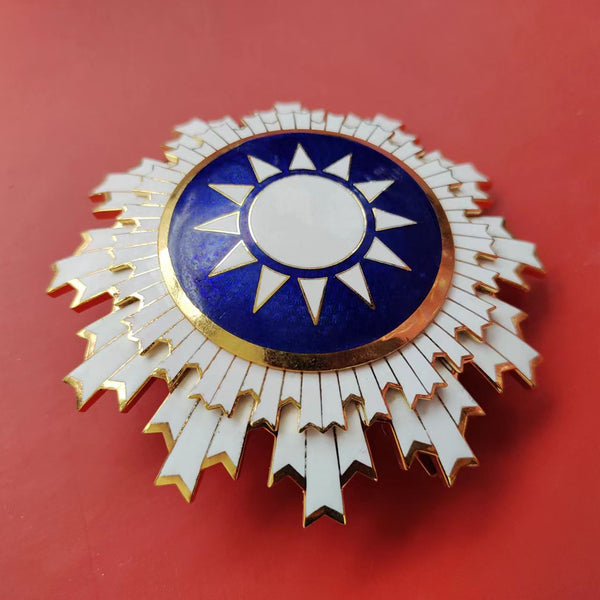 Chinese CHINA-REPUBLIC Order of Blue Sky and White Sun Breast star Badge 1945 WW2 Replica copy