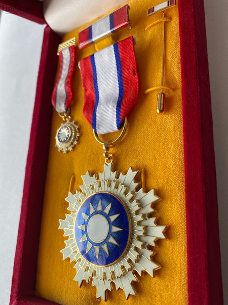Republic of China Order of Blue Sky and White Sun – Full Set Museum Replica with Case