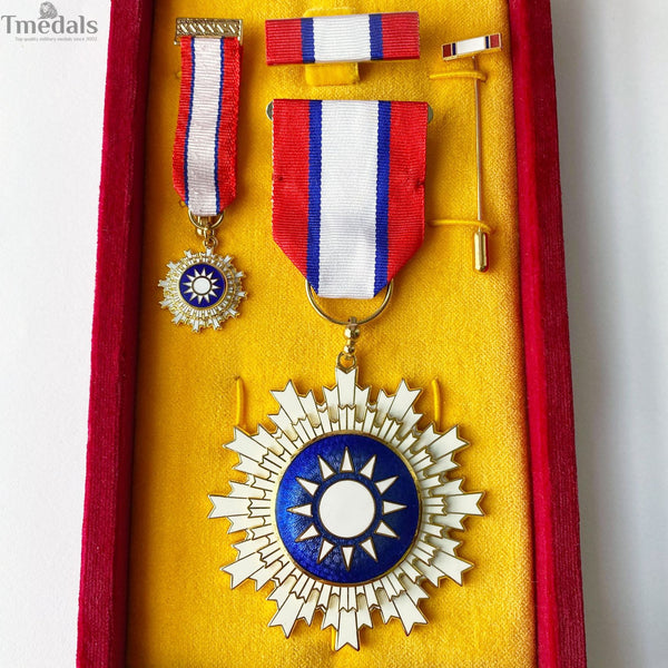 Republic of China Order of Blue Sky and White Sun – Full Set Museum Replica with Case