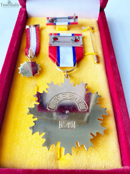 Republic of China Order of Blue Sky and White Sun – Full Set Museum Replica with Case