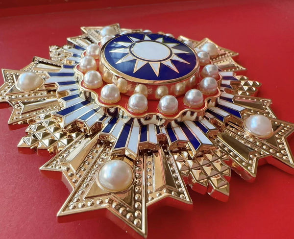 Chinese CHINA-REPUBLIC Order of Brilliant Jade Breast star