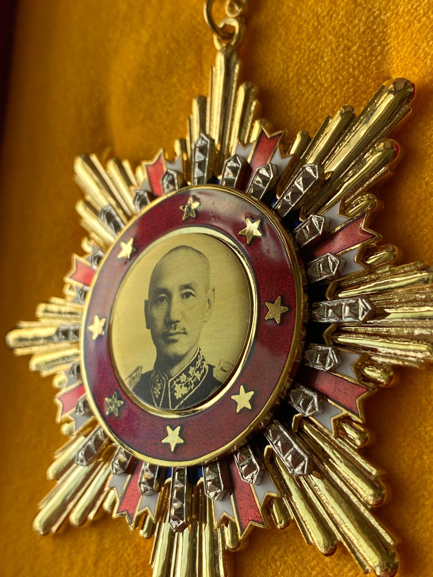 Republic of China Order of Victory Against Japanese Aggression WWII – Full-Size Museum Replica with Case