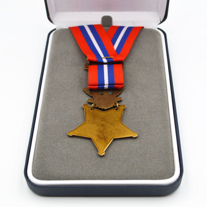U.S. Medal of Honor Army 1896–1904 Type II Neck Ribbon Cravat – Full-Size Brass Museum Replica with Case
