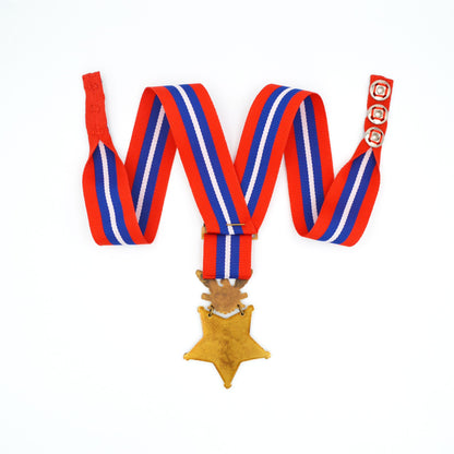 U.S. Medal of Honor Army 1896–1904 Type II Neck Ribbon Cravat – Full-Size Brass Museum Replica with Case