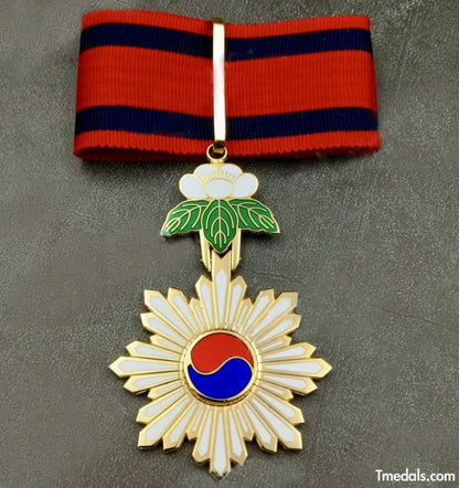 Korea – Order of the Taegeuk, Third Class Neck Badge (Replica)