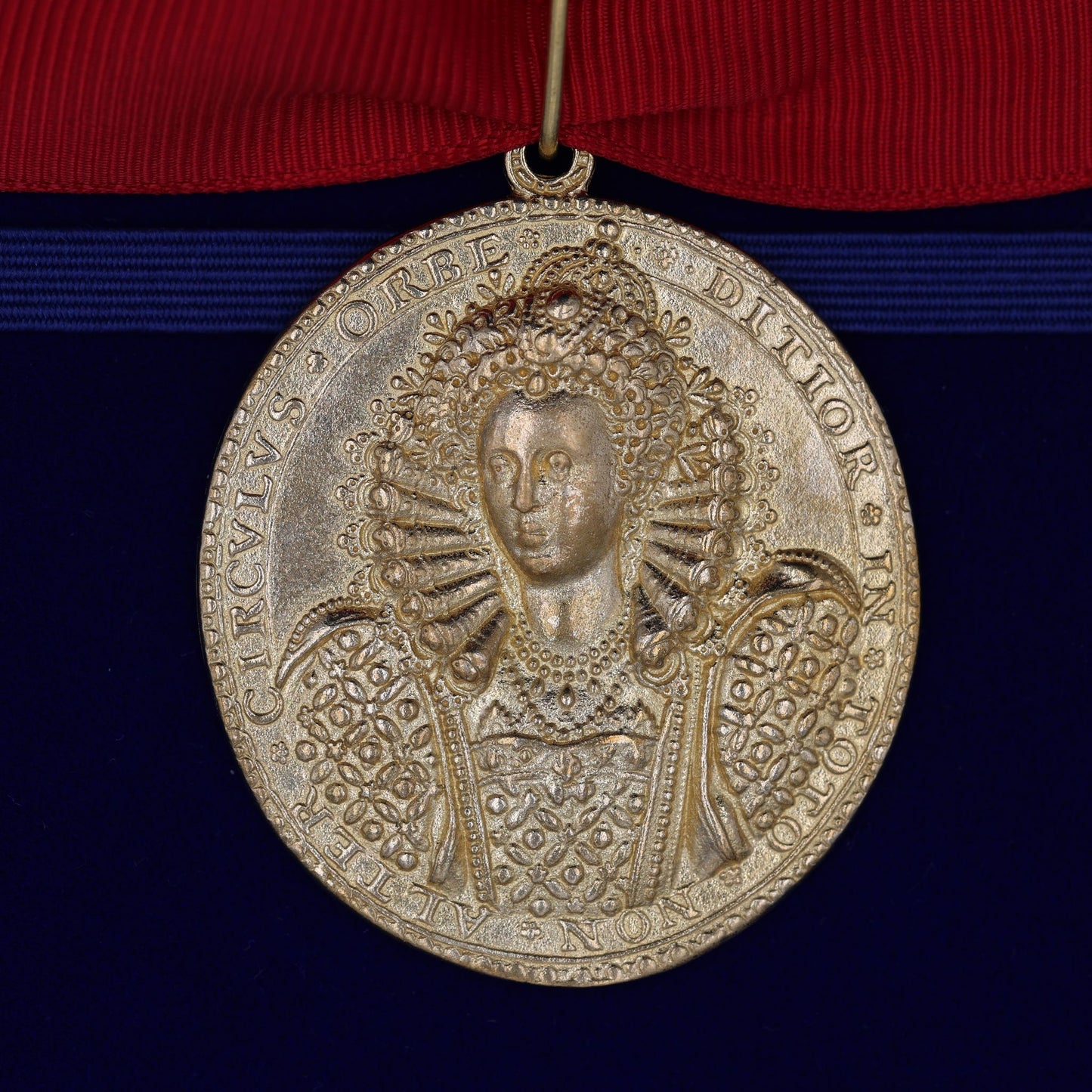 Queen Elizabeth I Armada Medal Replica – Solid Copper with Red Ribbon Blue Case