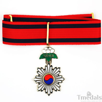 Korea – Order of the Taegeuk, Third Class Neck Badge (Replica)