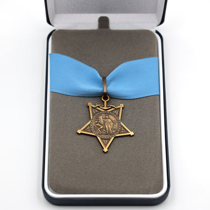 Cased U.S. Medal of Honor – Navy 1913–1919 – Full-Size Museum Replica