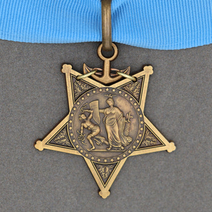 Cased U.S. Medal of Honor – Navy 1913–1919 – Full-Size Museum Replica