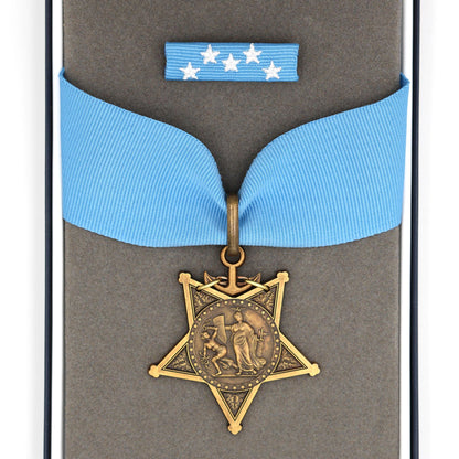 Cased U.S. Medal of Honor – Navy 1913–1919 – Full-Size Museum Replica