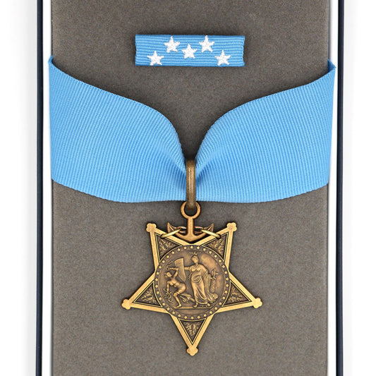 Cased U.S. Medal of Honor – Navy 1913–1919 – Full-Size Museum Replica