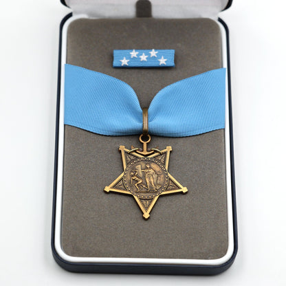 Cased U.S. Medal of Honor – Navy 1913–1919 – Full-Size Museum Replica