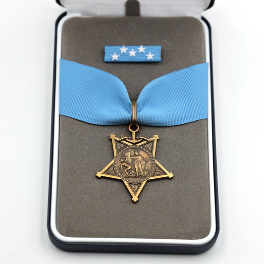 Cased U.S. Medal of Honor – Navy 1913–1919 – Full-Size Museum Replica