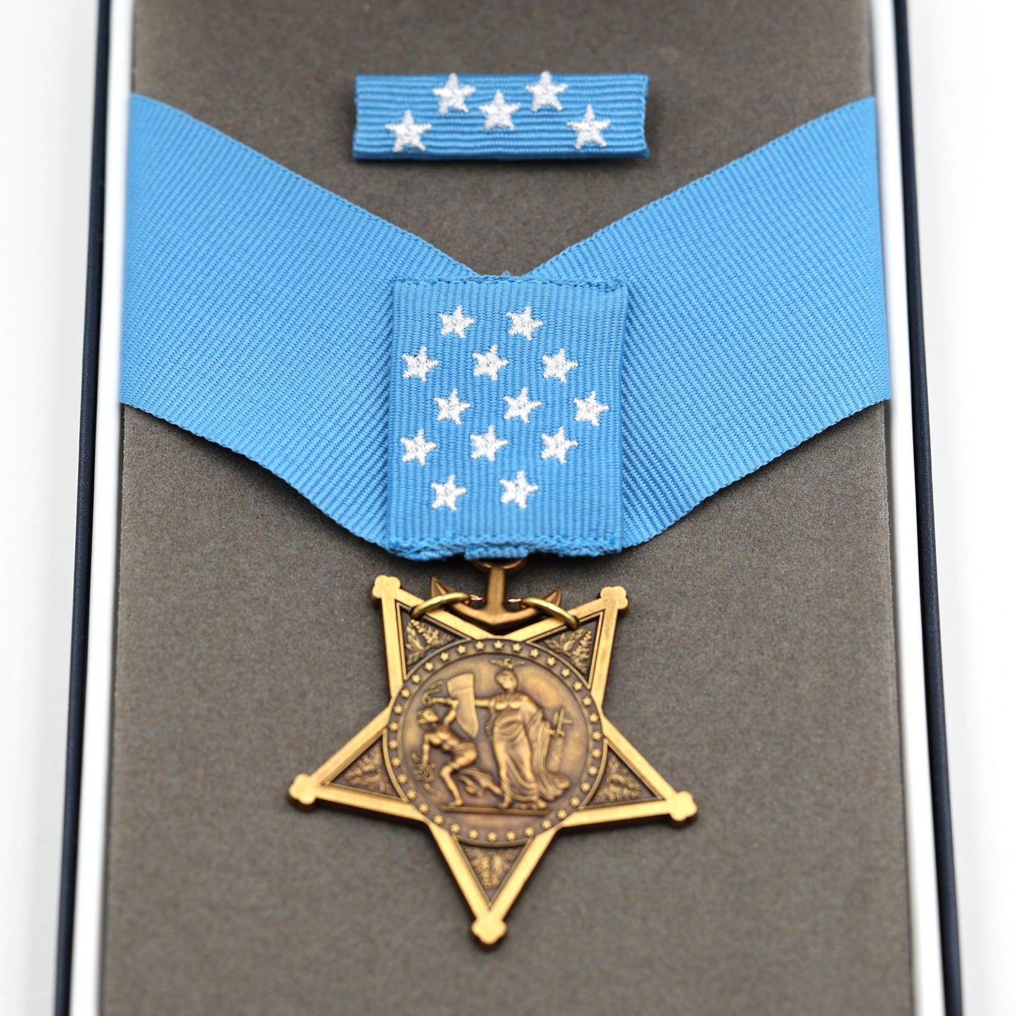 CASED U.S. USA Medal of Honor Navy 1942-1963 MOH Ribbon Bar Congressional Replica Reproduction Order Badge WW12 COPY Repro
