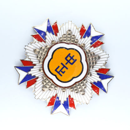 Chinese CHINA-REPUBLIC Order of Chiang Chung-Cheng Breast star replica copy