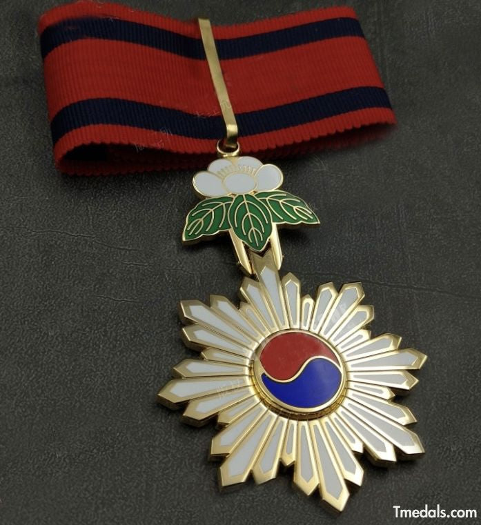 Korea – Order of the Taegeuk, Third Class Neck Badge (Replica)