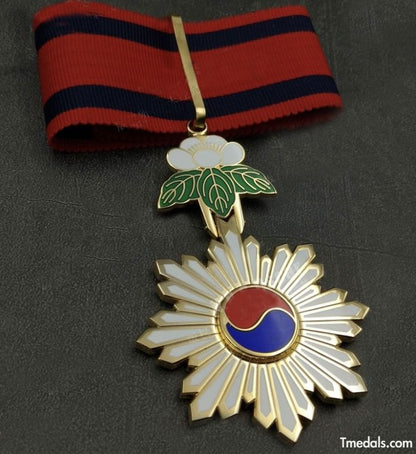 Korea – Order of the Taegeuk, Third Class Neck Badge (Replica)