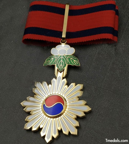 Korea – Order of the Taegeuk, Third Class Neck Badge (Replica)