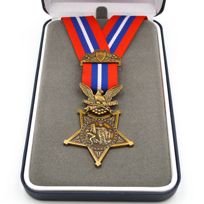 U.S. Medal of Honor Army 1896–1904 Type II Neck Ribbon Cravat – Full-Size Brass Museum Replica with Case