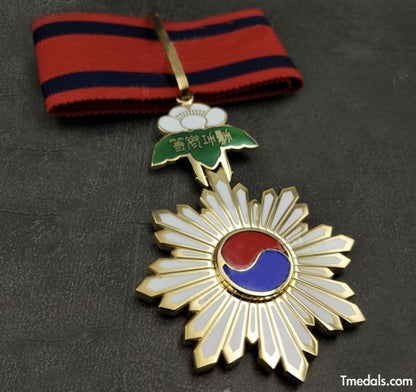 Korea – Order of the Taegeuk, Third Class Neck Badge (Replica)