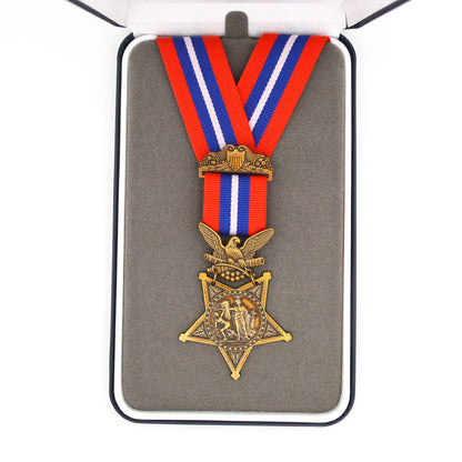 U.S. Medal of Honor Army 1896–1904 Type II Neck Ribbon Cravat – Full-Size Brass Museum Replica with Case