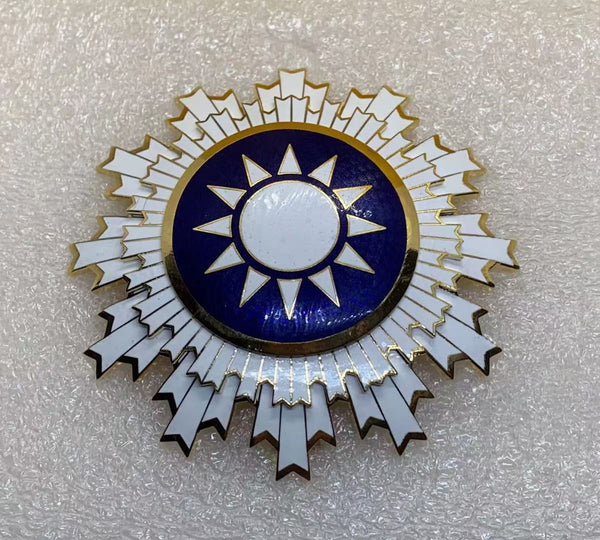 Chinese CHINA-REPUBLIC Order of Blue Sky and White Sun Breast star Badge 1945 WW2 Replica copy