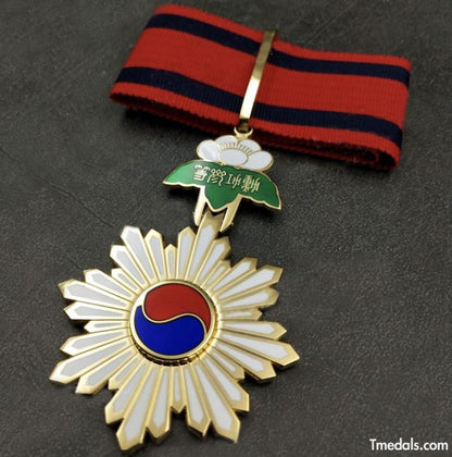 Korea – Order of the Taegeuk, Third Class Neck Badge (Replica)