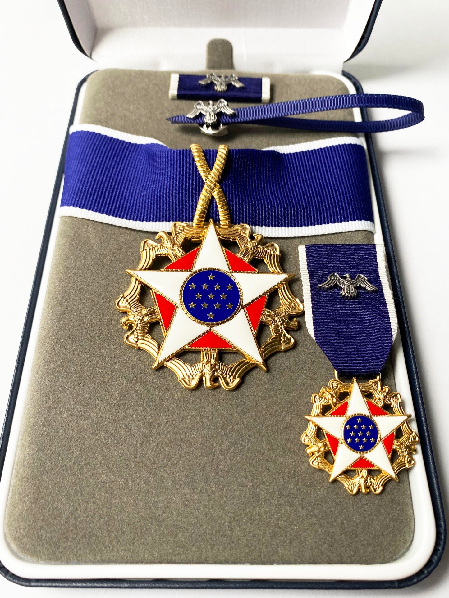 Cased US Presidential Medal of Freedom 1963-Present USA Award Reproduction Replica