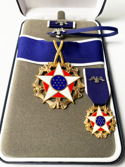 Cased US Presidential Medal of Freedom 1963-Present USA Award Reproduction Replica