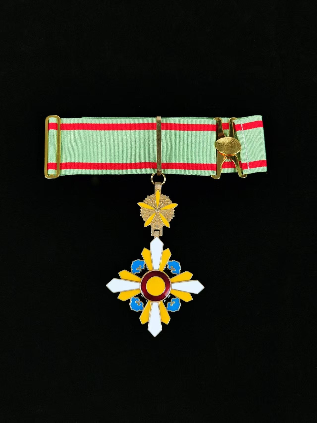 Manchurian Empire – Order of the Auspicious Cloud, 3rd Class Badge (Replica)