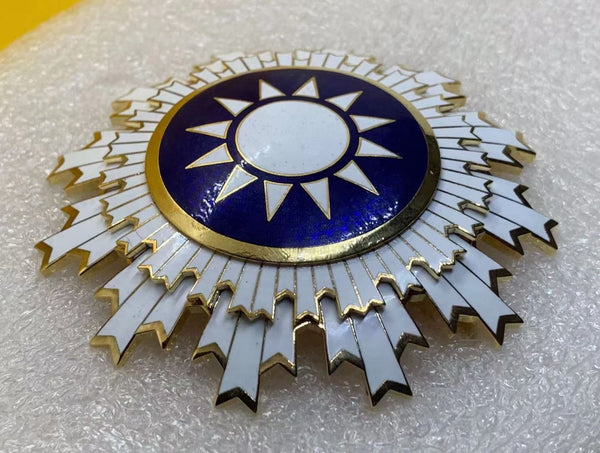 Chinese CHINA-REPUBLIC Order of Blue Sky and White Sun Breast star Badge 1945 WW2 Replica copy