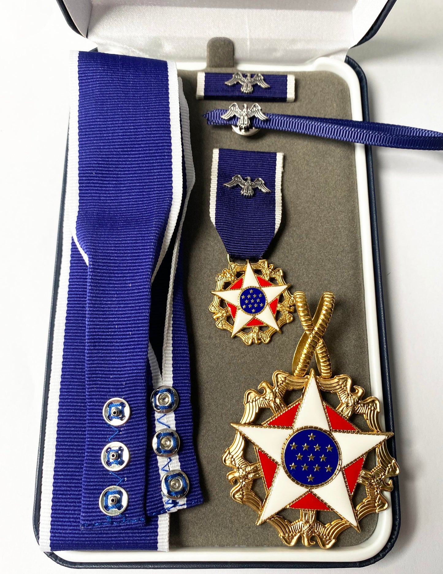 Cased US Presidential Medal of Freedom 1963-Present USA Award Reproduction Replica