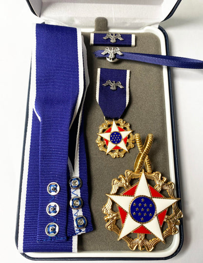 Cased US Presidential Medal of Freedom 1963-Present USA Award Reproduction Replica