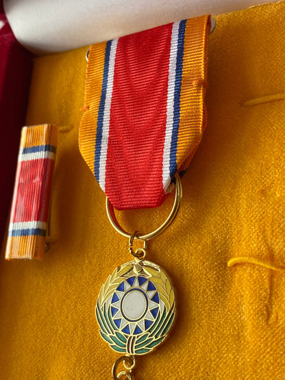 Republic of China Order of Victory Against Japanese Aggression WWII – Full-Size Museum Replica with Case