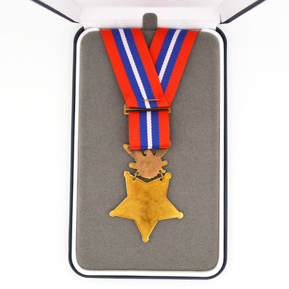 U.S. Medal of Honor Army 1896–1904 Type II Neck Ribbon Cravat – Full-Size Brass Museum Replica with Case