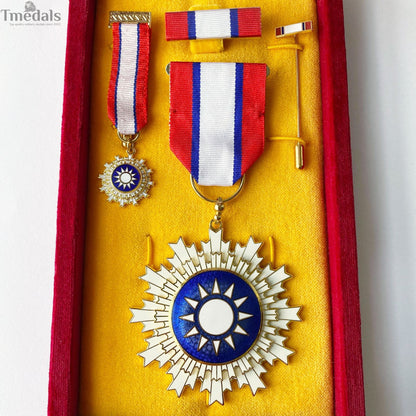 Republic of China Order of Blue Sky and White Sun – Full Set Museum Replica with Case
