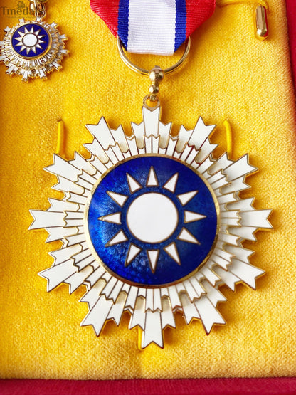 Republic of China Order of Blue Sky and White Sun – Full Set Museum Replica with Case