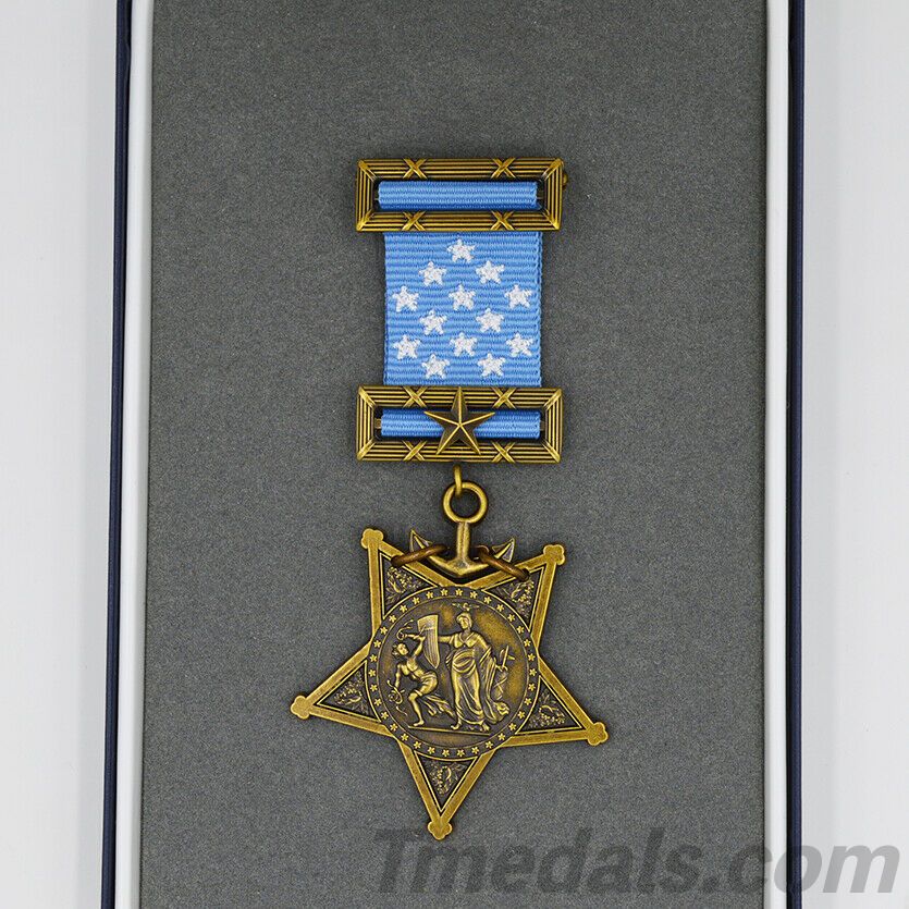 Cased U.S. Medal of Honor – Navy 1913–1942 – Full-Size Museum Replica