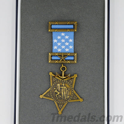 Cased U.S. Medal of Honor – Navy 1913–1942 – Full-Size Museum Replica