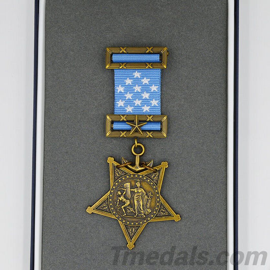 Cased U.S. Medal of Honor – Navy 1913–1942 – Full-Size Museum Replica