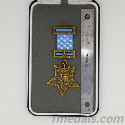Cased U.S. Medal of Honor – Navy 1913–1942 – Full-Size Museum Replica