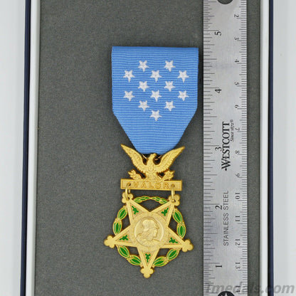 U.S. Medal of Honor Army WWI 1914–1918 – Full-Size Brass Museum Replica with Case