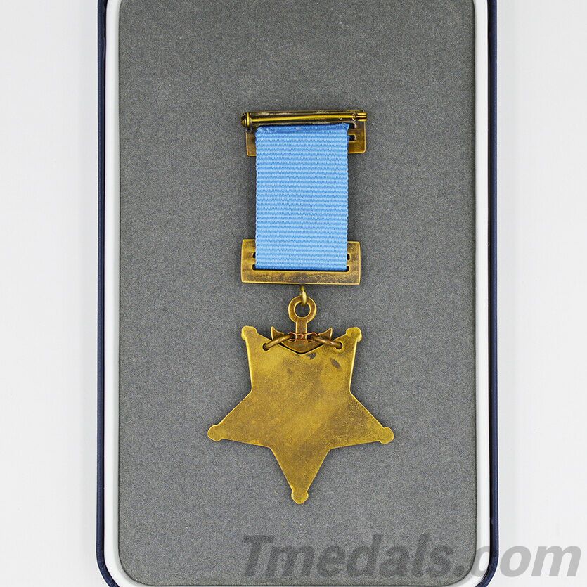 Cased U.S. Medal of Honor – Navy 1913–1942 – Full-Size Museum Replica