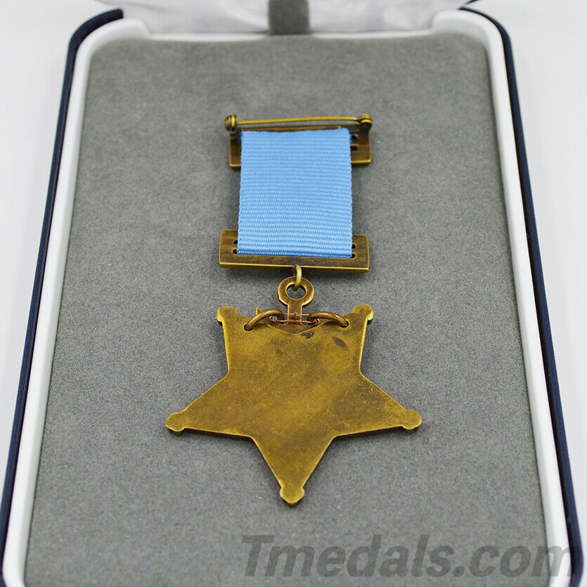 Cased U.S. Medal of Honor – Navy 1913–1942 – Full-Size Museum Replica
