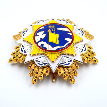 Chinese CHINA REPUBLIC Order of the Cloud and Banner first class Replica Rare No. 130