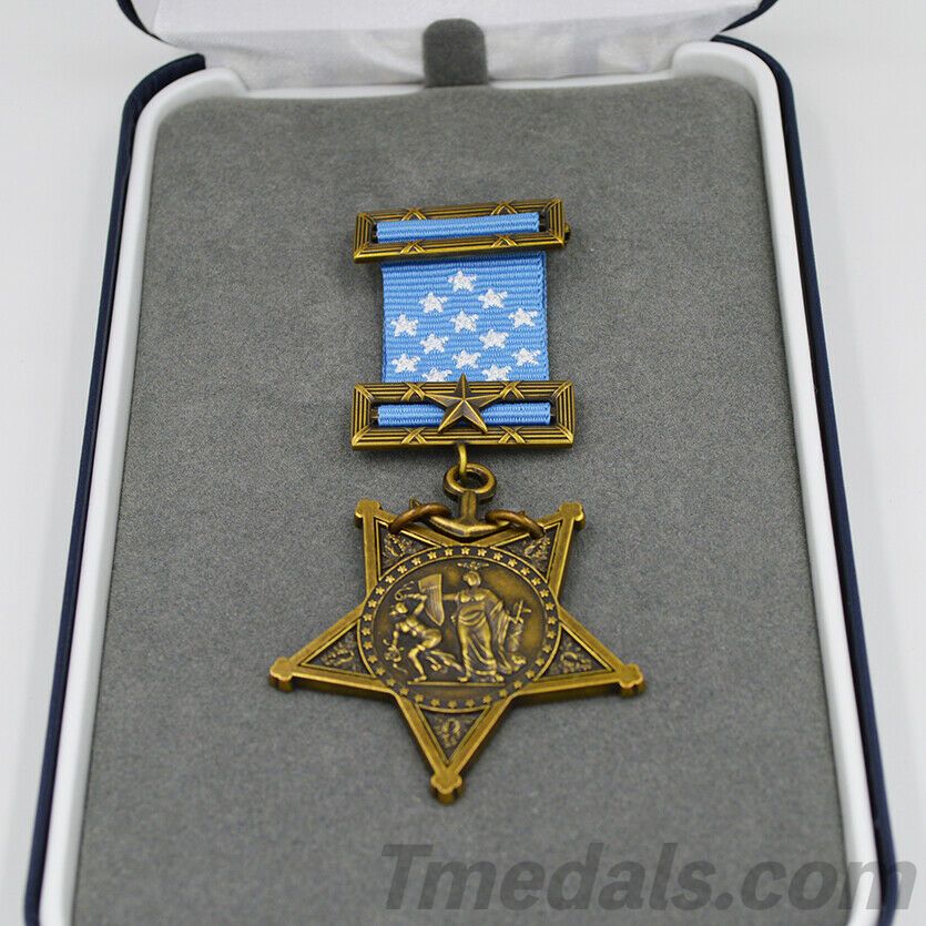 Cased U.S. Medal of Honor – Navy 1913–1942 – Full-Size Museum Replica