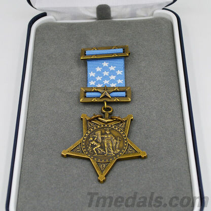 Cased U.S. Medal of Honor – Navy 1913–1942 – Full-Size Museum Replica