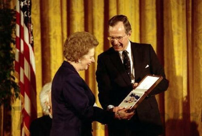 U.S. Presidential Medal of Freedom Woman Version – Full-Size Museum Replica with Case, Ribbon & Miniature Set
